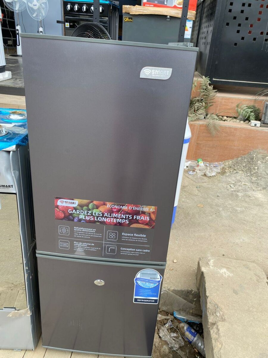 Réfrigérateur compact moderne