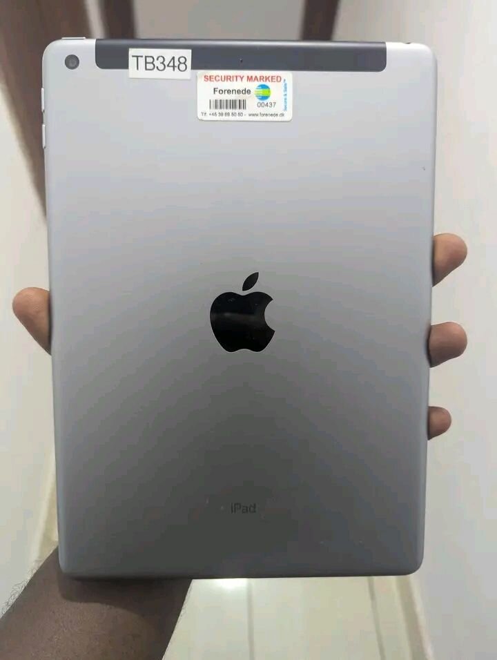 iPad 9.7 pouces WiFi Gris