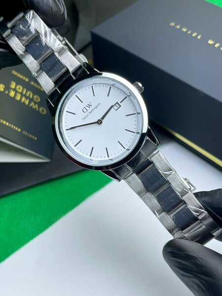 Montre élégante classique DW