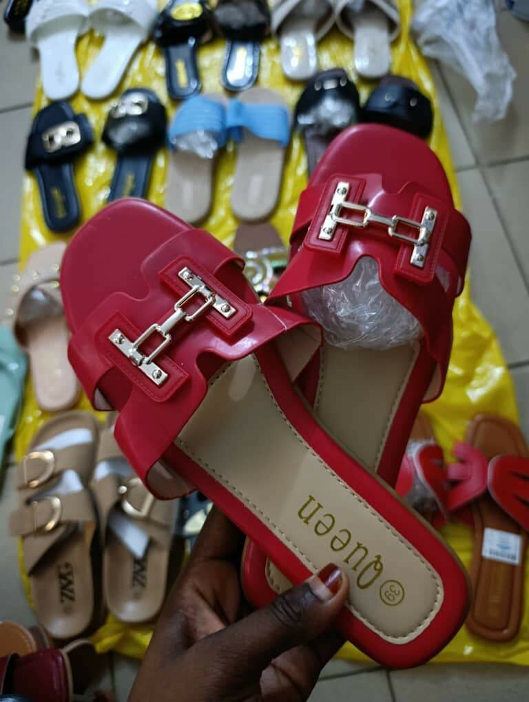 Sandales rouges élégantes en cuir