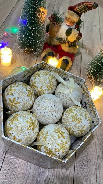 Новогодний игрушки