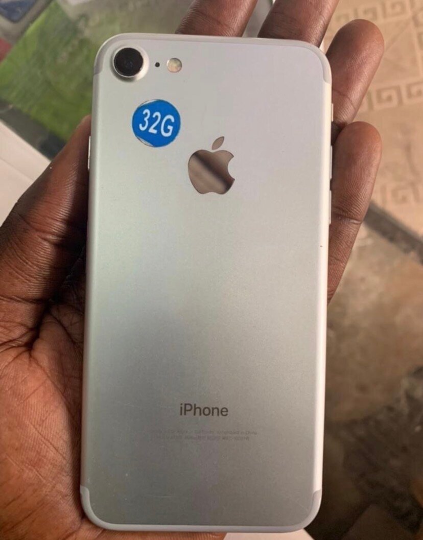 iPhone 32GB Argenté Débloqué