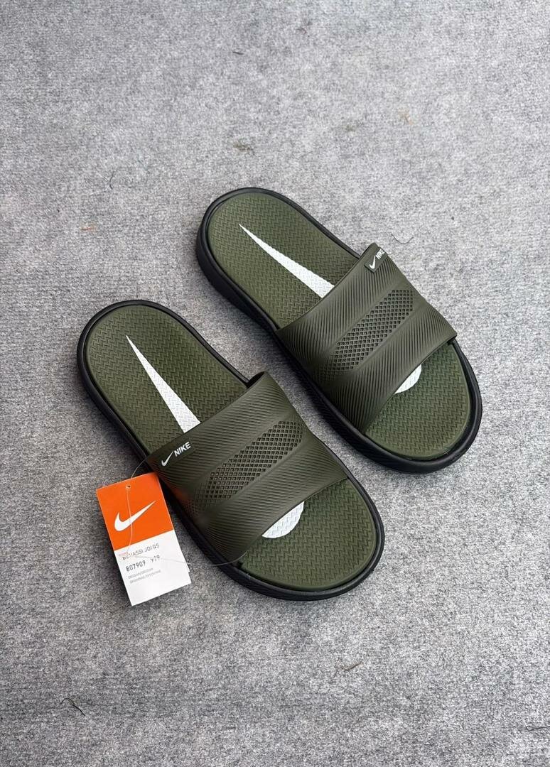 Claquettes sport homme Nike