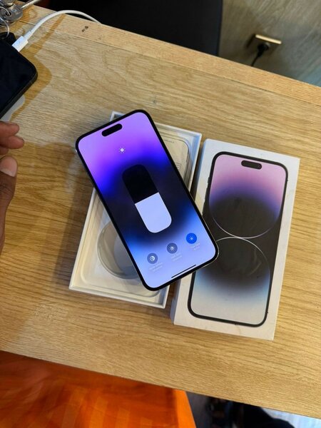 iPhone 14pro max 128giga casineuf très propre