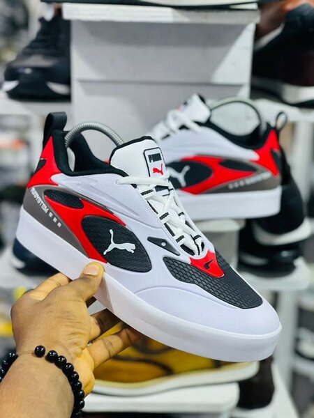 Baskets, Puma, empiècements blancs, noirs et rouges
