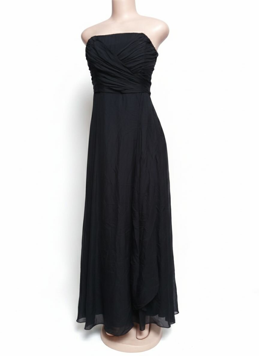 Robe noire sans bretelles