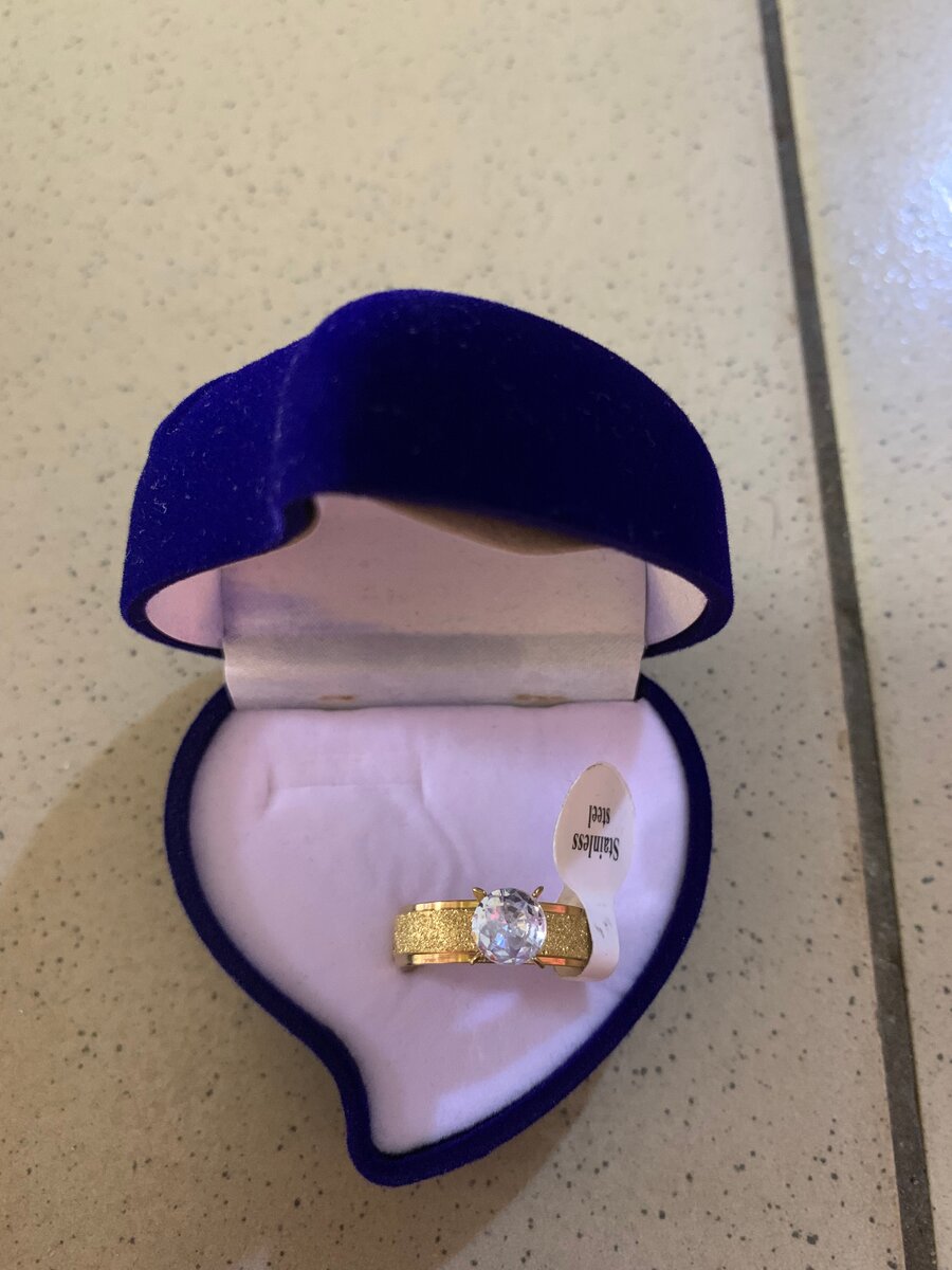 Elegant Gold Ring with Crystal