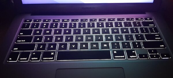 Macbook air 2015(i7 5th gen, 8gb and 256gb SSD)