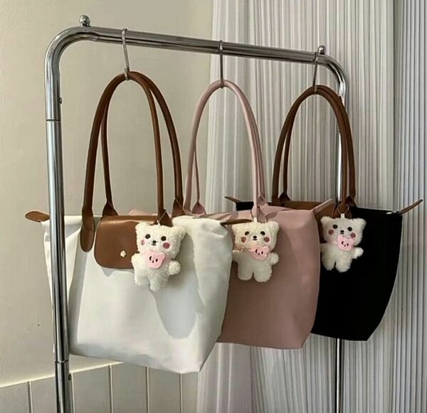 Sac à main en toile avec porte-clés ours