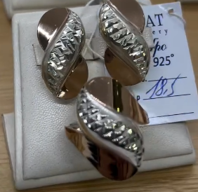 серебро с напылением . Очень красивые комплекты в наличии 