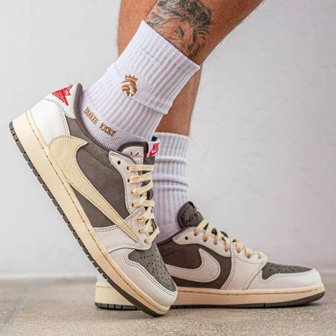 Nike travis scott