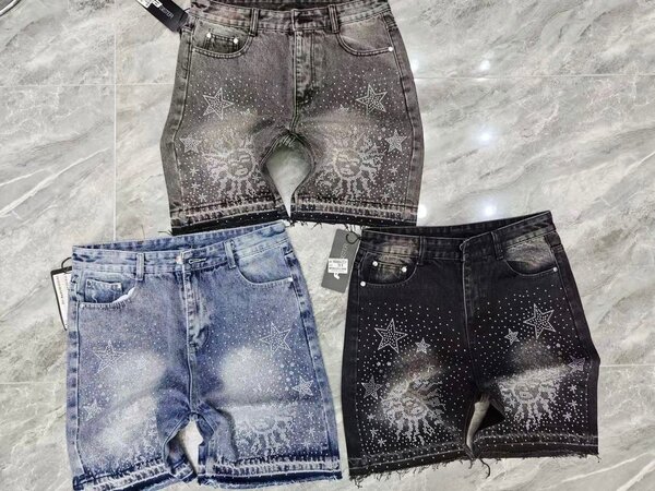 Shorts en jean déchirés et design