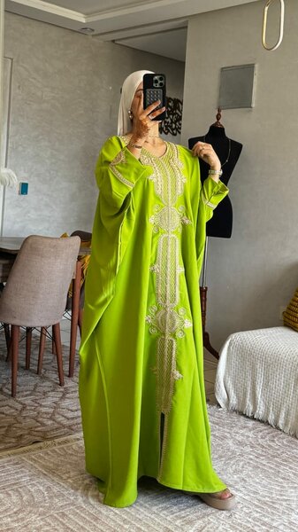 Caftan femme vert et blanc brodé