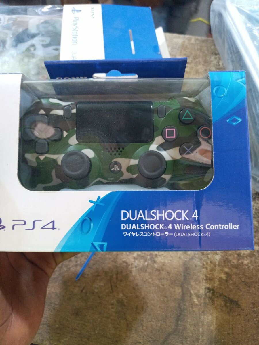 Brand new PS4 controller (Pad)