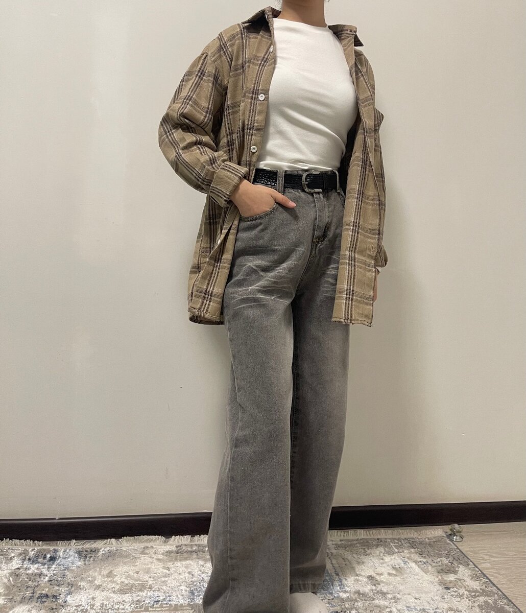 Серые джинсы