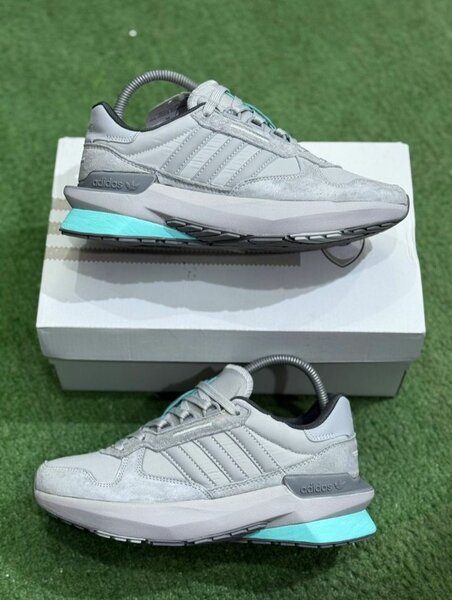 Sneakers adidas grises