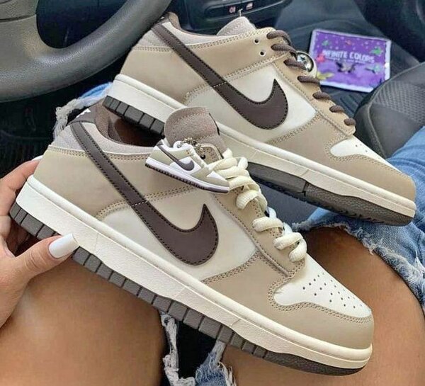 Nike Baskets Mixte Beige