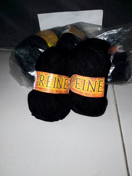 Laine à tricoter noire Reine