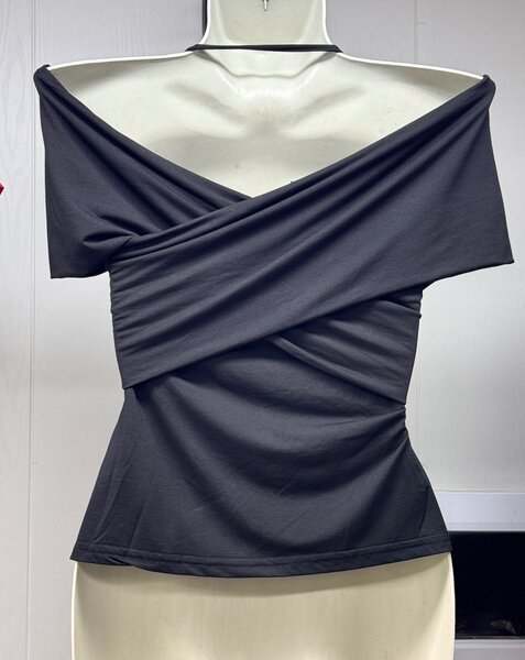 Топ с открытыми плечами