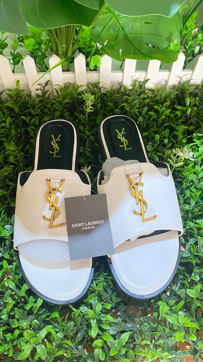 Sandales YSL élégantes