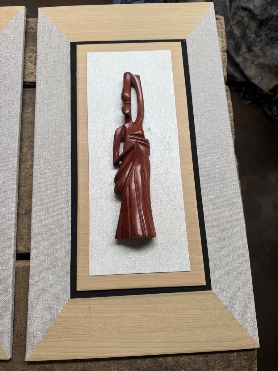 Tableau en bois sculpté unique