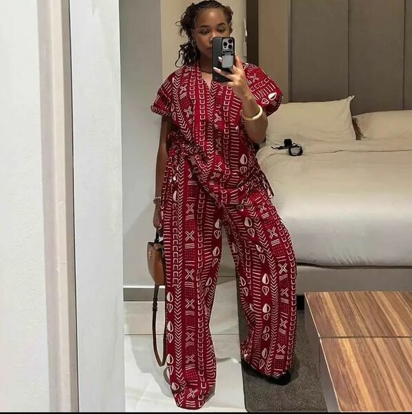 Combinaison rouge à motifs africains
