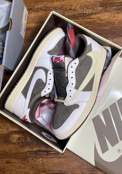 TRAVIS SCOTT AIR JORDAN 1 LOW