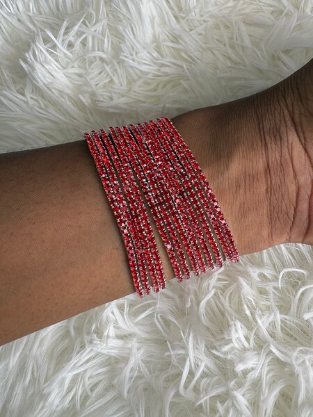 Bracelets rouges élégants