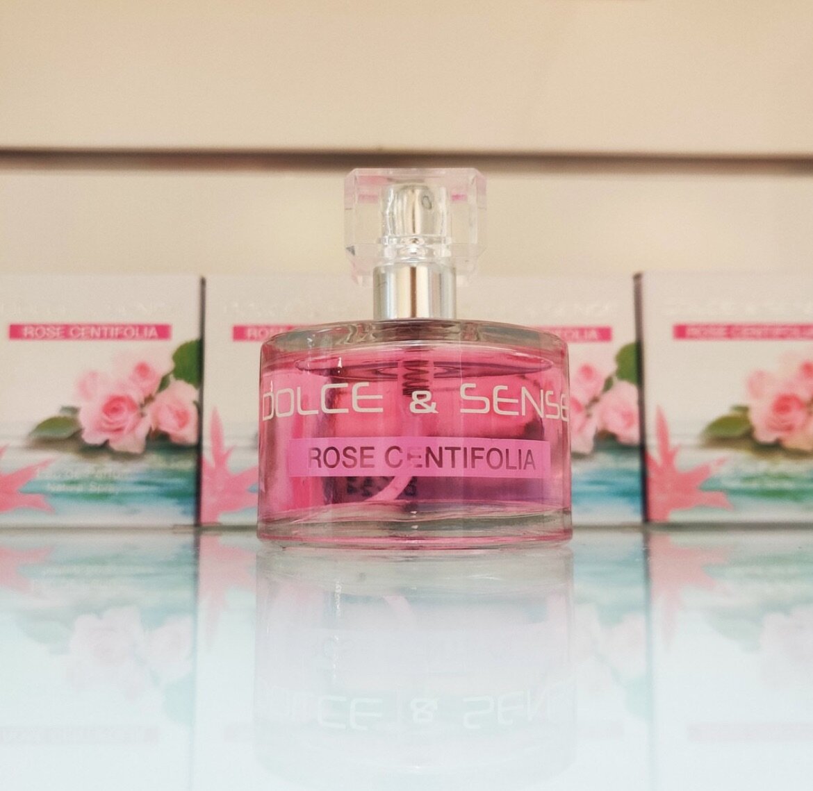 Rose centifolia, patchouli.