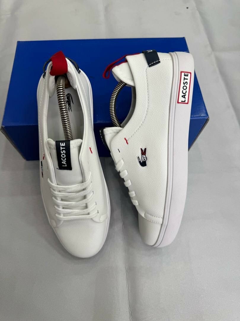 Chaussures Lacoste Sneakers