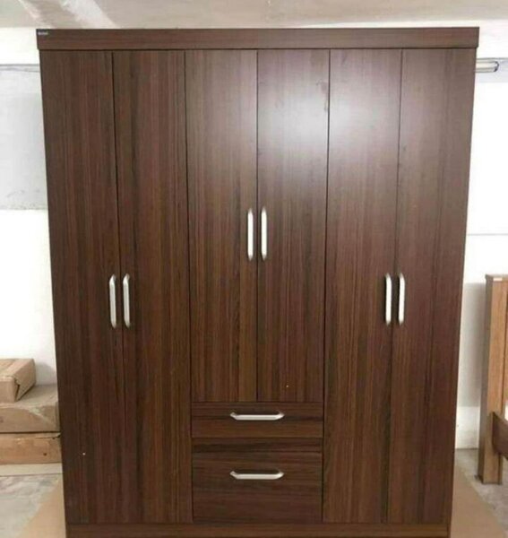 Armoire en bois 3 portes