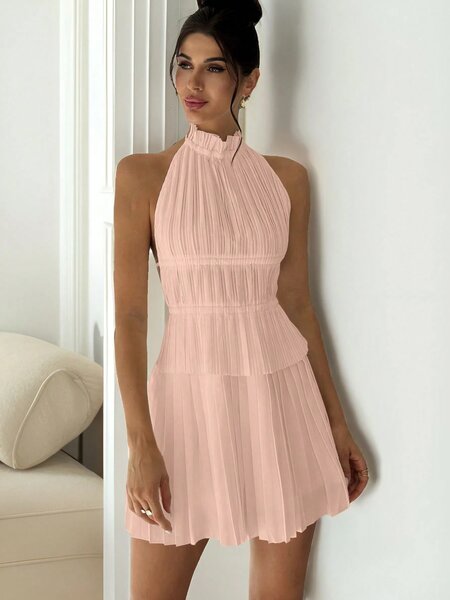Robe Halter Plissée Élégante