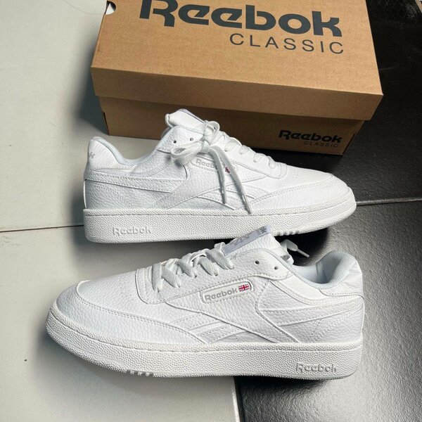Reebok Sneakers