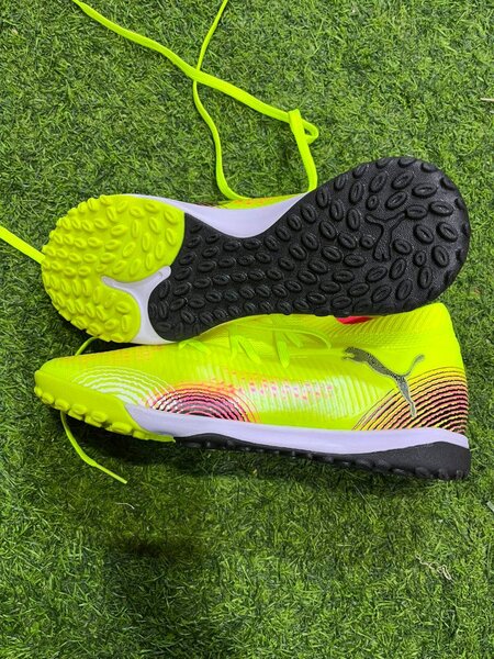 Chaussures de football pratiques