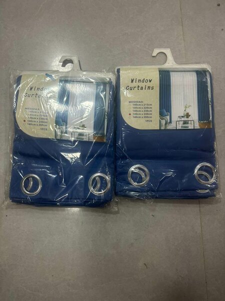 Rideaux à œillets bleus