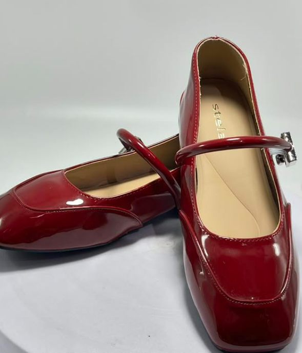 Легкая и удобная балетка с плоской подошвой и округлым носком, которая идеально подходит для повседневной носки.🤩