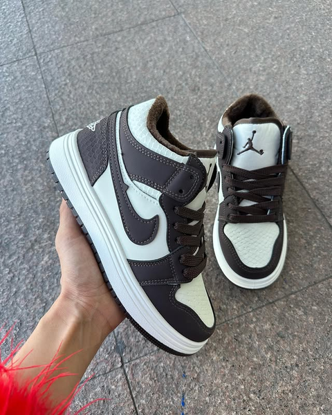 Кроссовки бело-черные