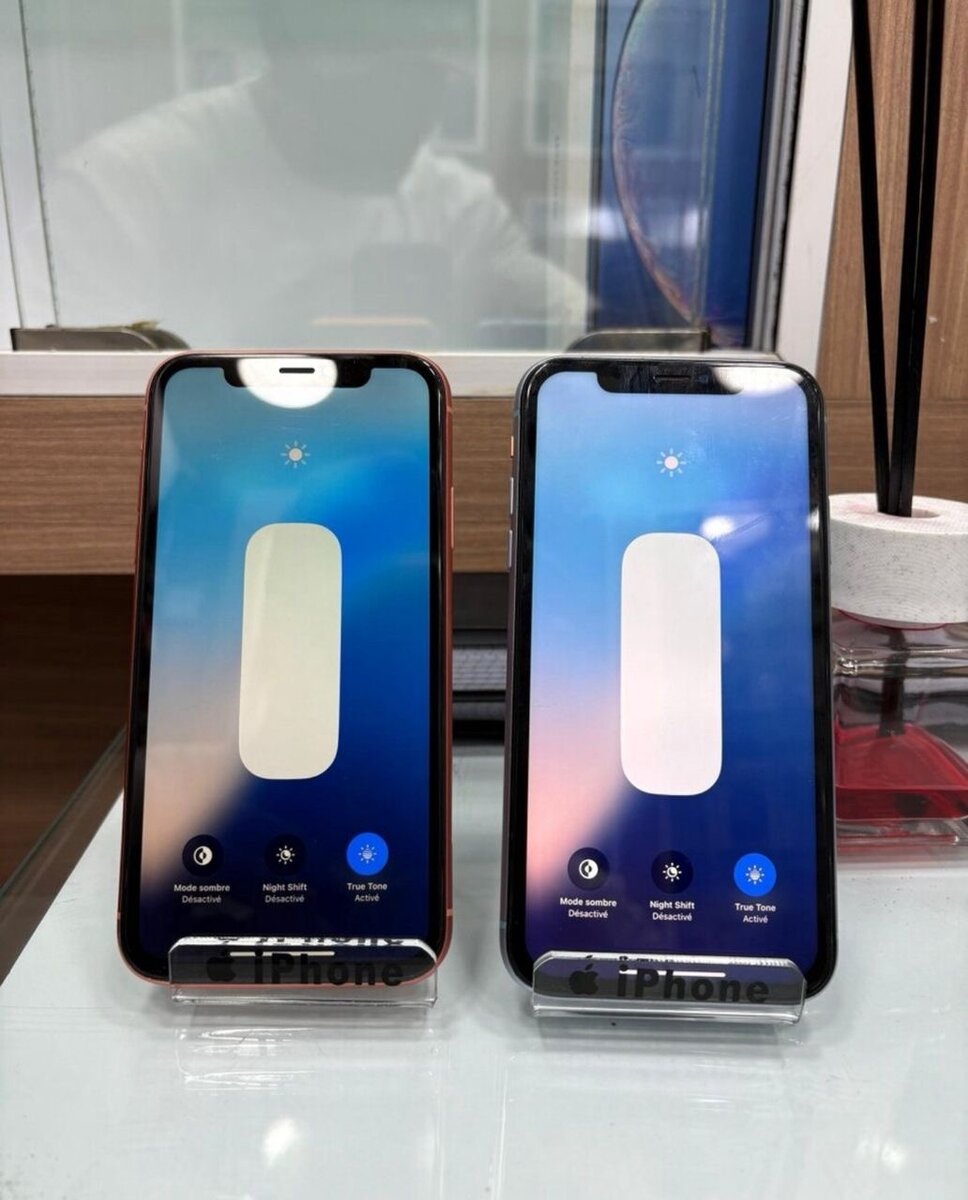 iPhone 14 Bleu et Rose