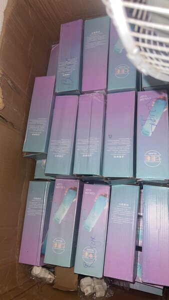 Bouteilles "Hello Master" colorées