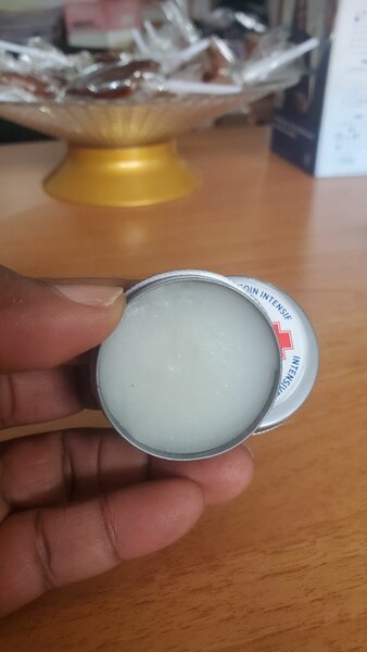 5 Baumes à lèvres pour réparer les lèvres sèches/ gercées