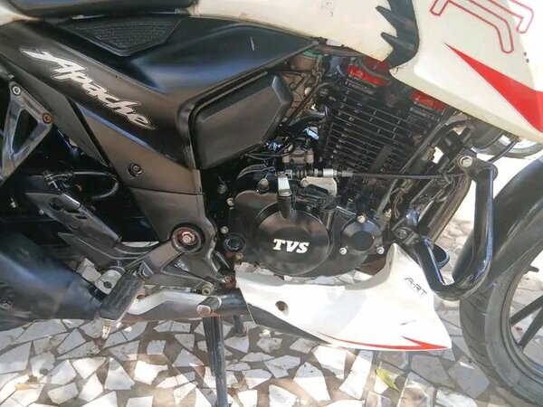 Moto TVS Apache sportive