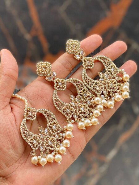 Artificial earrings