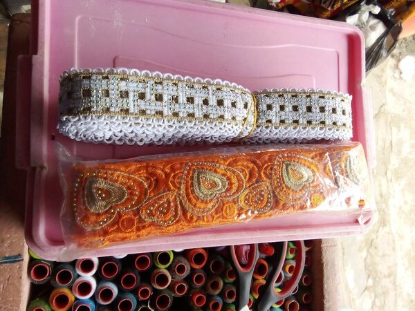 Garnitures décoratives en perles