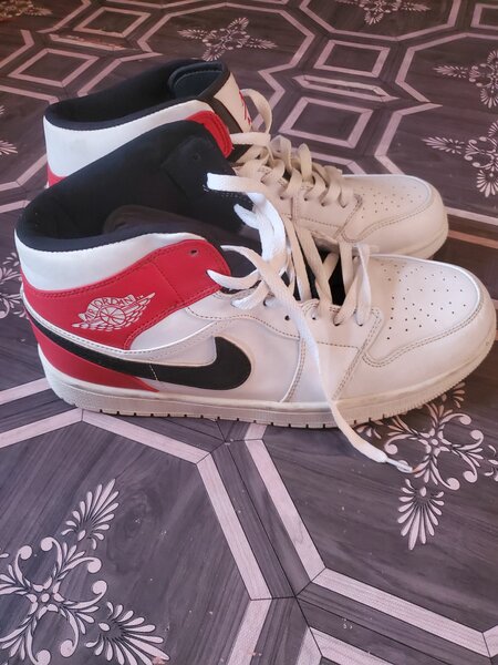 Air jordan size 9 available