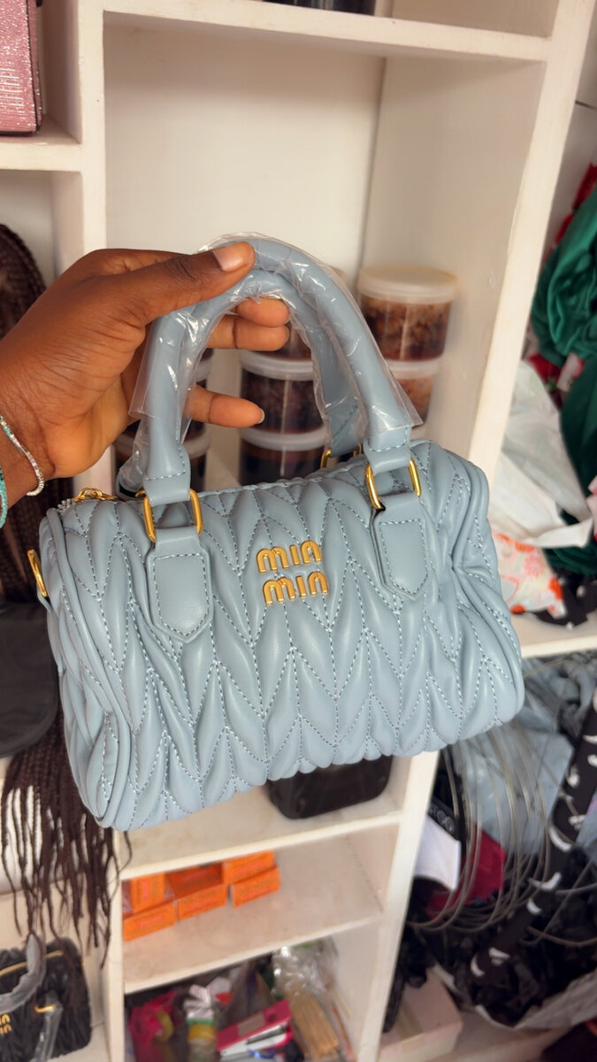 Sac à main matelassé bleu