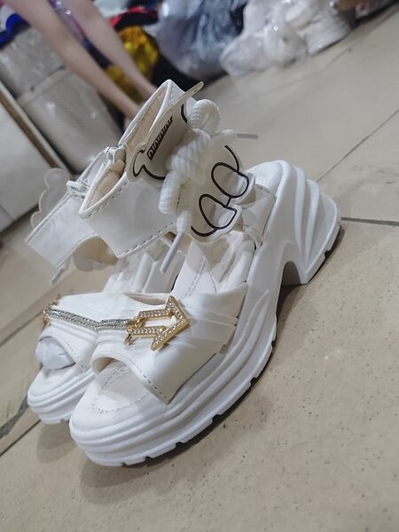 Sandales blanches fille