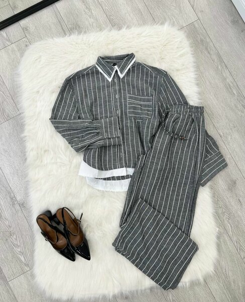 Pyjama élégant à rayures