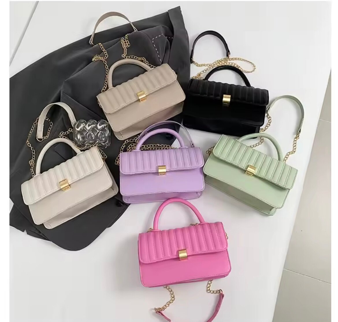 Sac à main chic avec chaîne