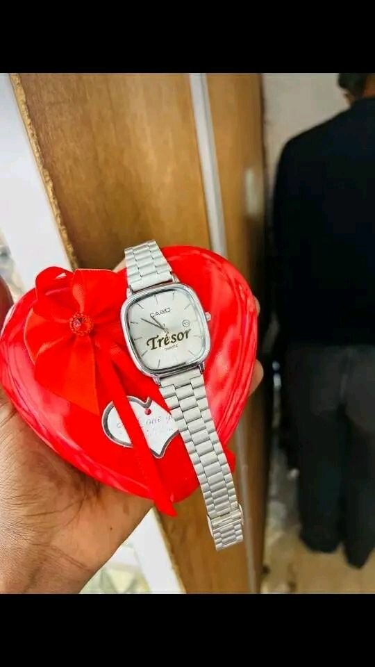 Montre élégante en acier inoxydable