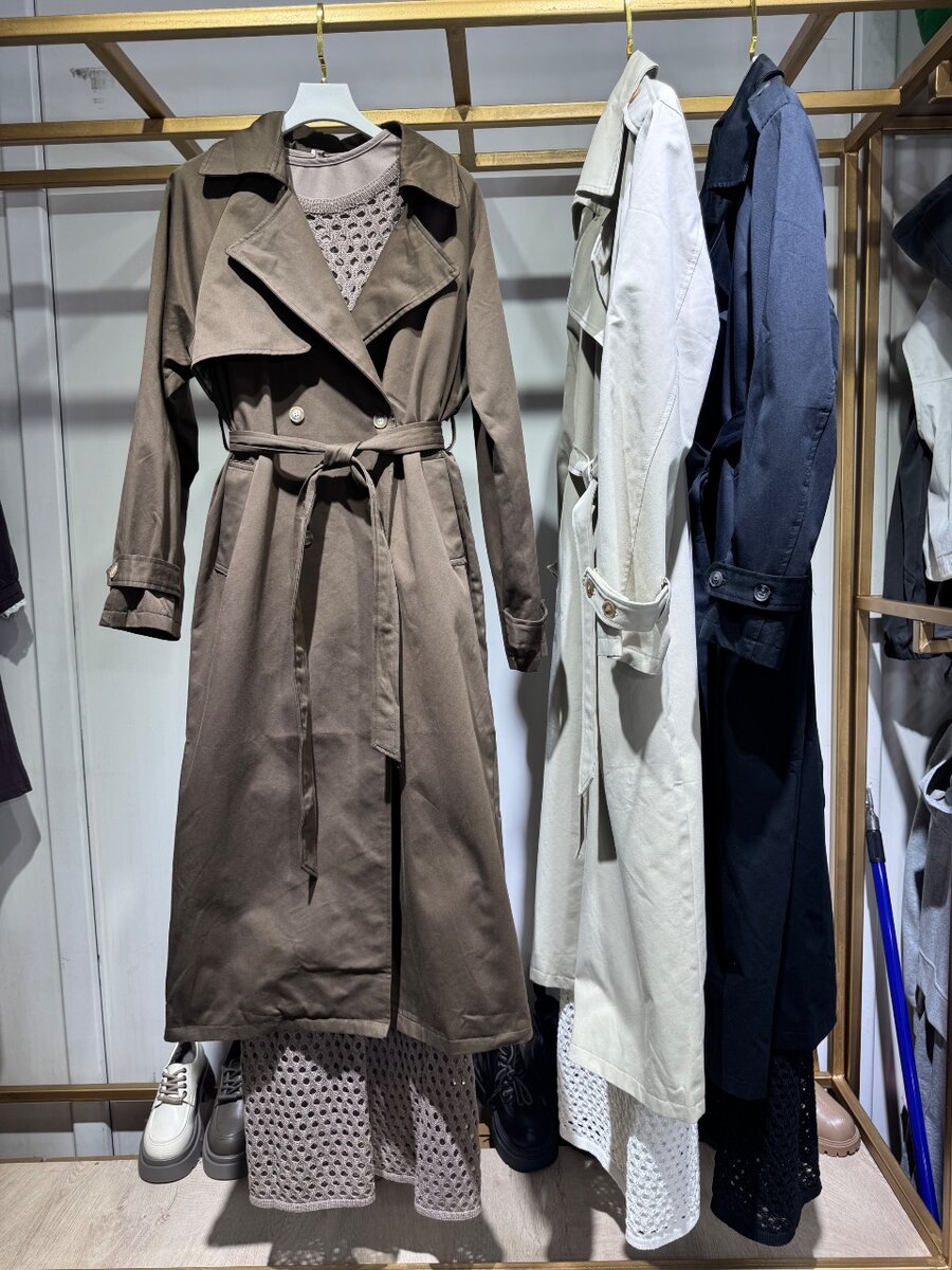 Платье и тренч